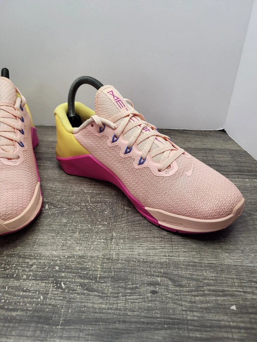 Nike Metcon 5 Training Shoes Womens 8.5 Pink Yellow Gym Sneakers AO2982-668